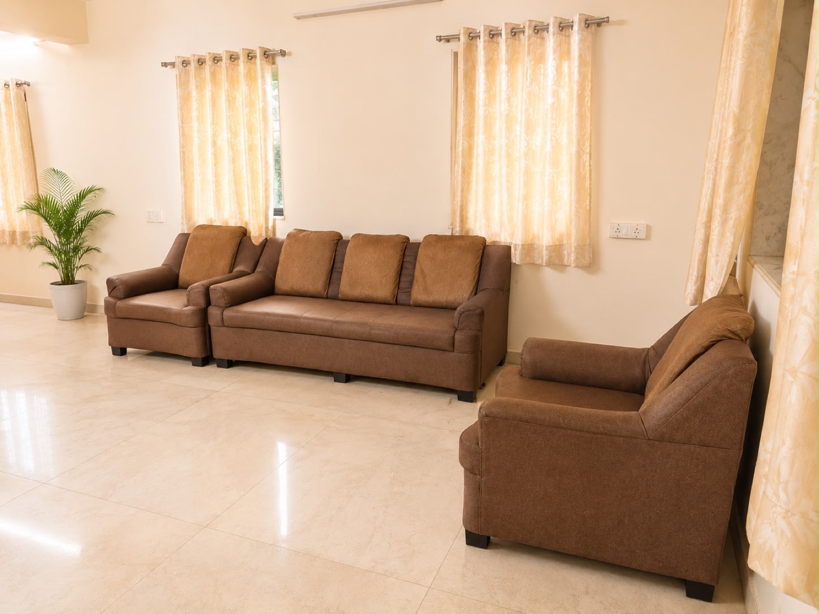 Spacious hall with sofa seating